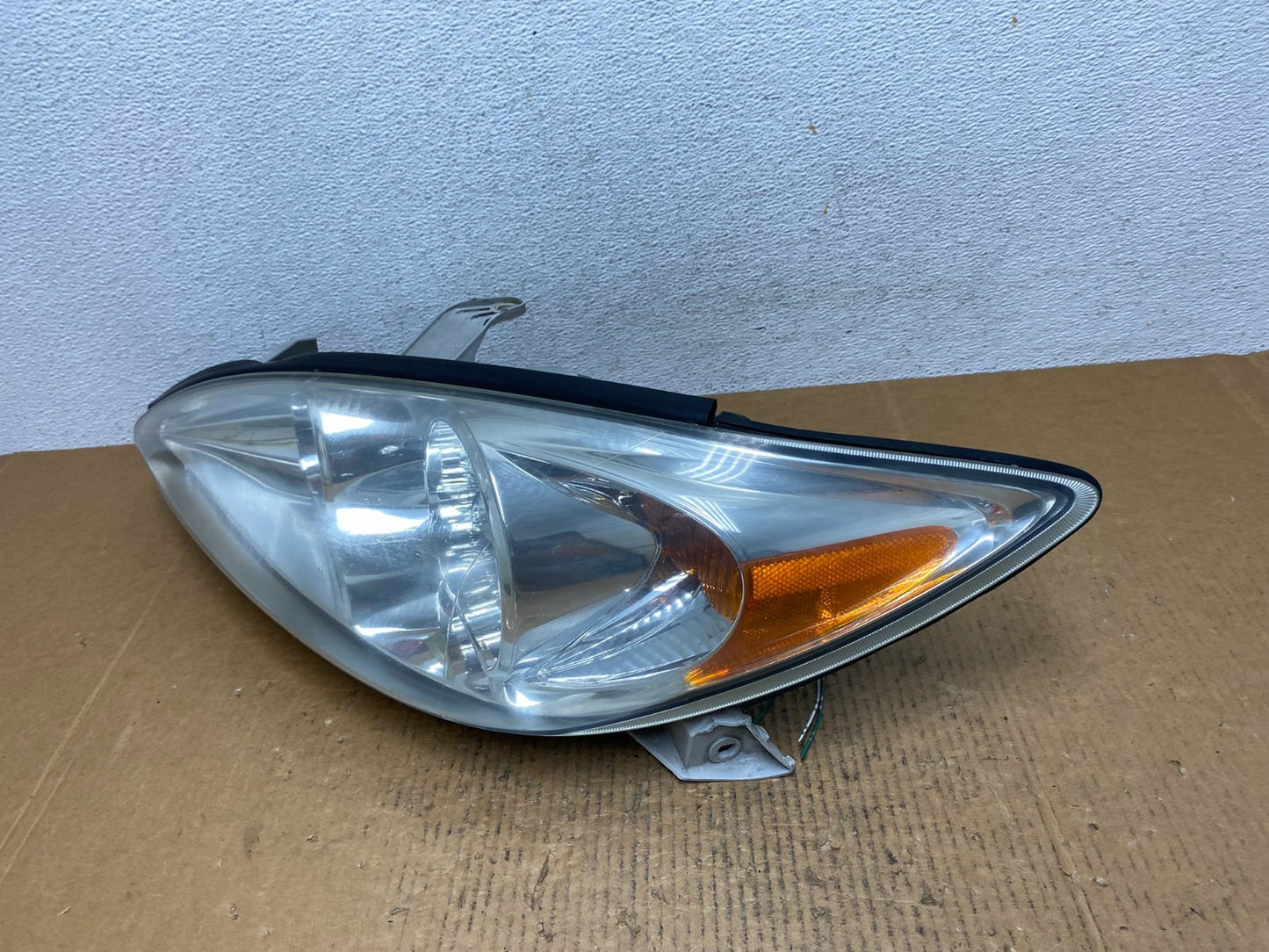 2002 2003 2004 Toyota Camry Left Driver Lh Side Halogen Headlight AE1305 DW1