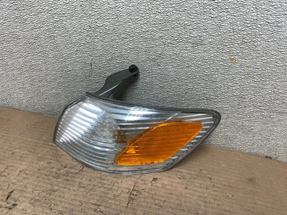 2000 - 2001 Toyota Camry Front Left Driver Lh Turn Signal AA9759 DW1