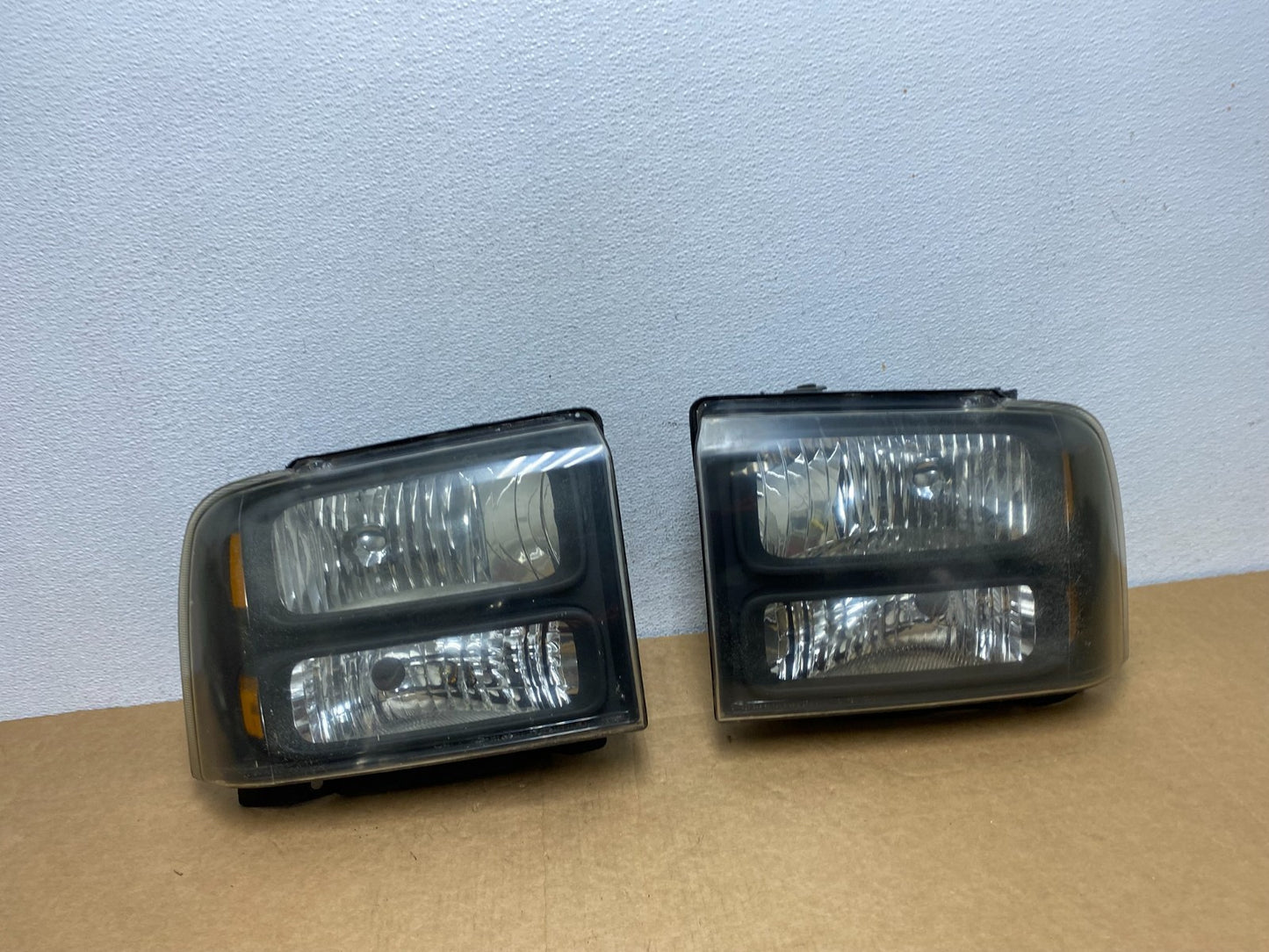 2005-2007 Ford F-250 F250 Super Duty Left+Right Side Headlights AD4459 DW0