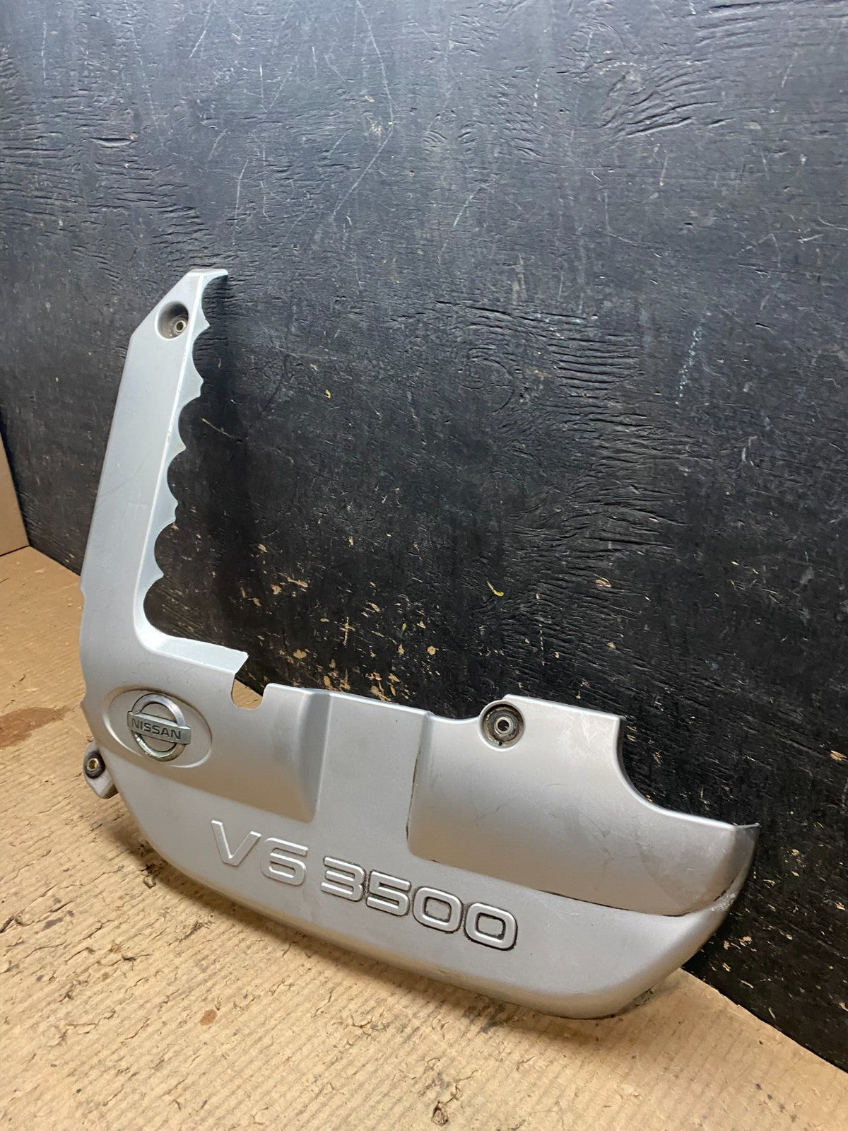 2001 to 2004 Nissan Pathfinder Engine Cover Ornament Y6352 DG2