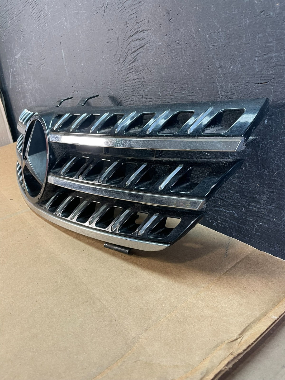 2006 to 2008 Mercedes ML-Class W164 Front Bumper Grille Grill AE0852 DG1