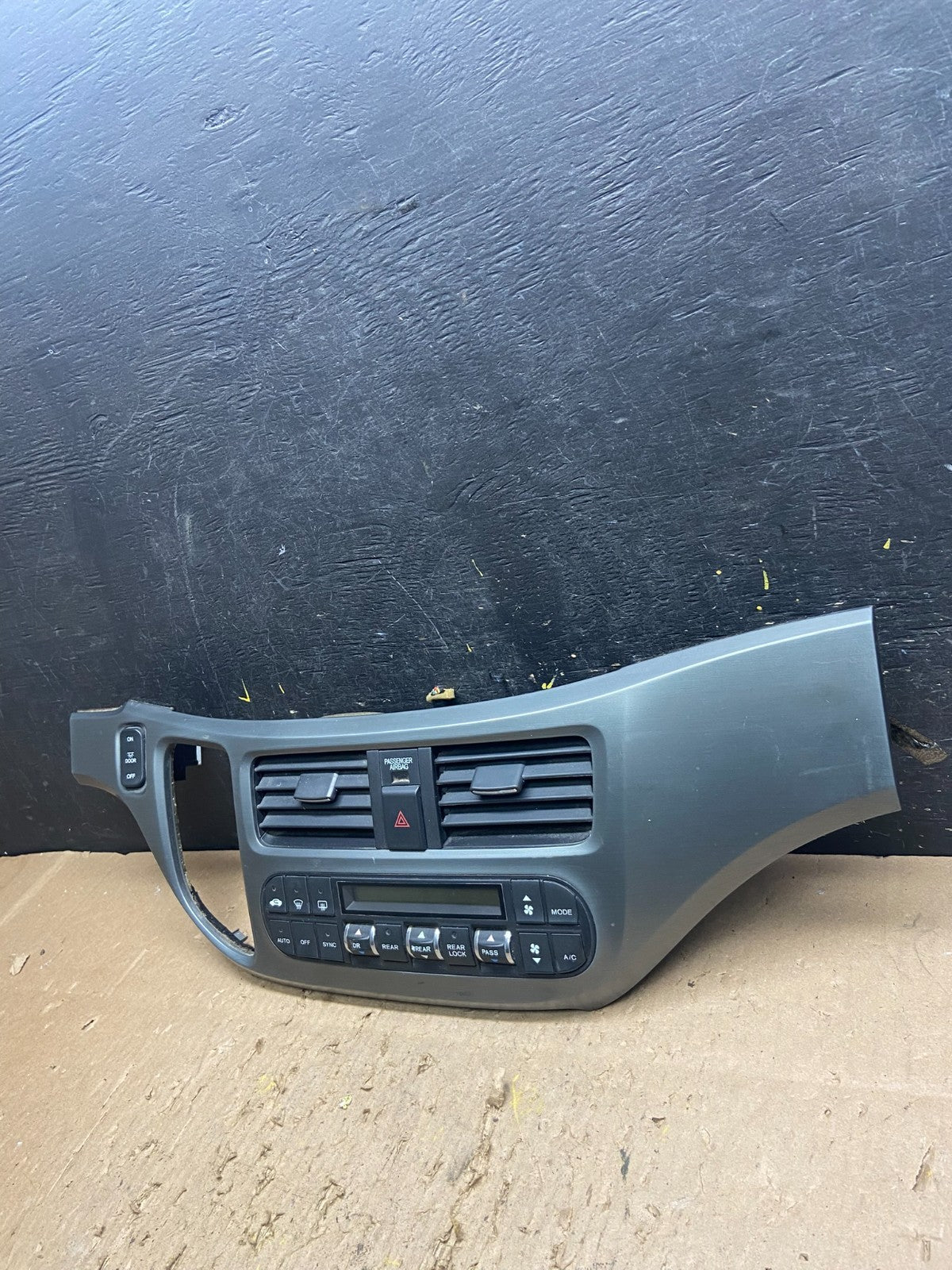 2005 to 2010 Honda Odyssey Radio Climate Control Dash Trim Bezel T8880 DG2