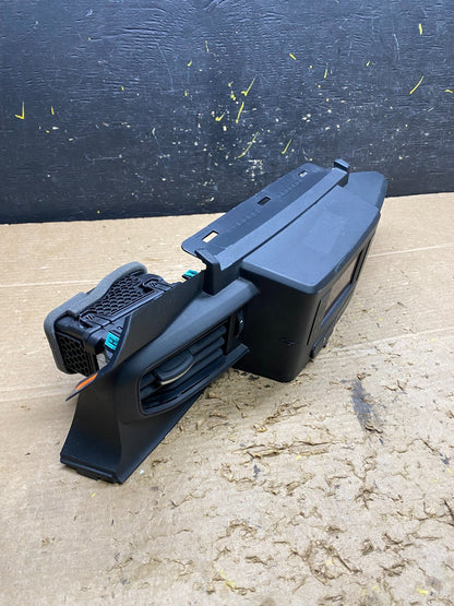2020 to 2023 Ford  Explorer Console Radio Display Screen Air Vents Oem X1494 DG1