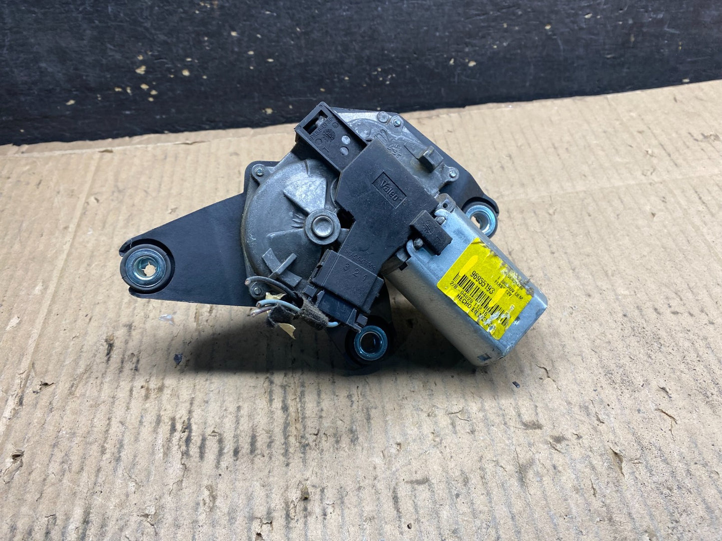 2013 to 2020 Buick Encore Windshield Rear Wiper Motor y1420 DG2