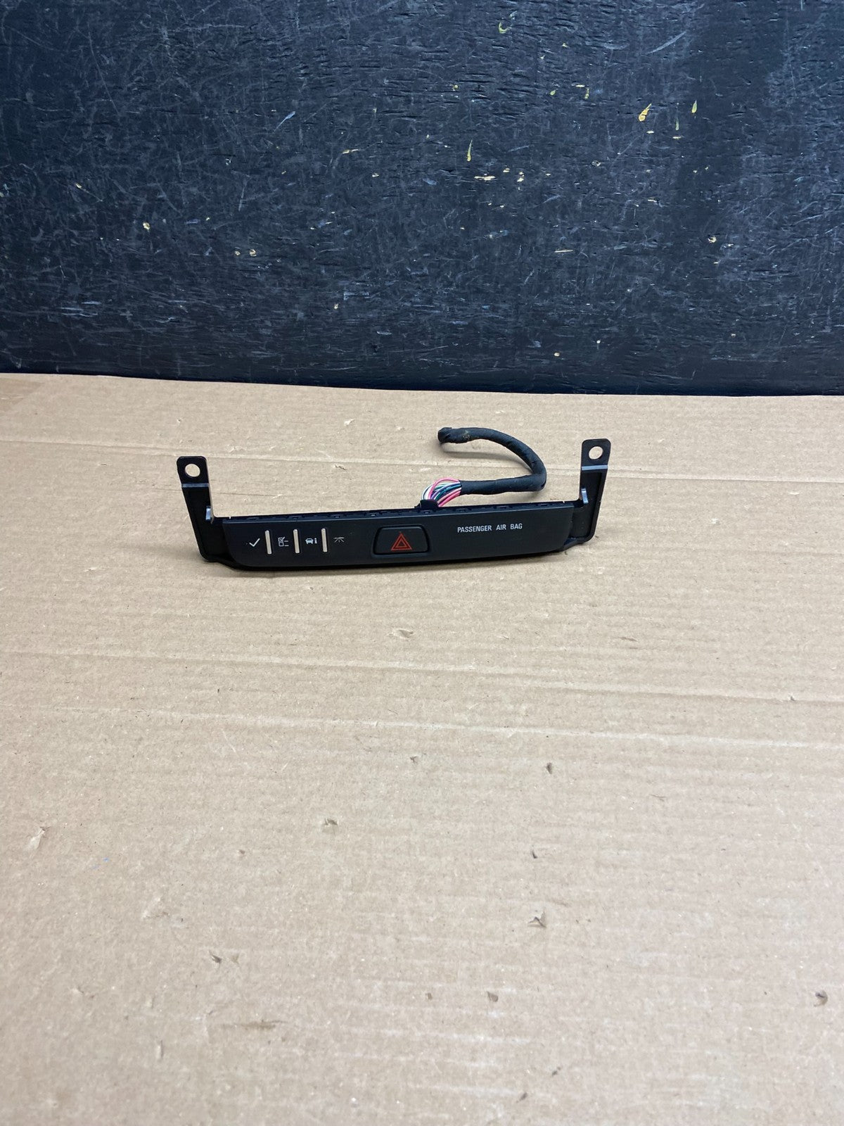 2013 - 2017 GMC Acadia Center Dash Hazard Warning Switch AG5106 DG0