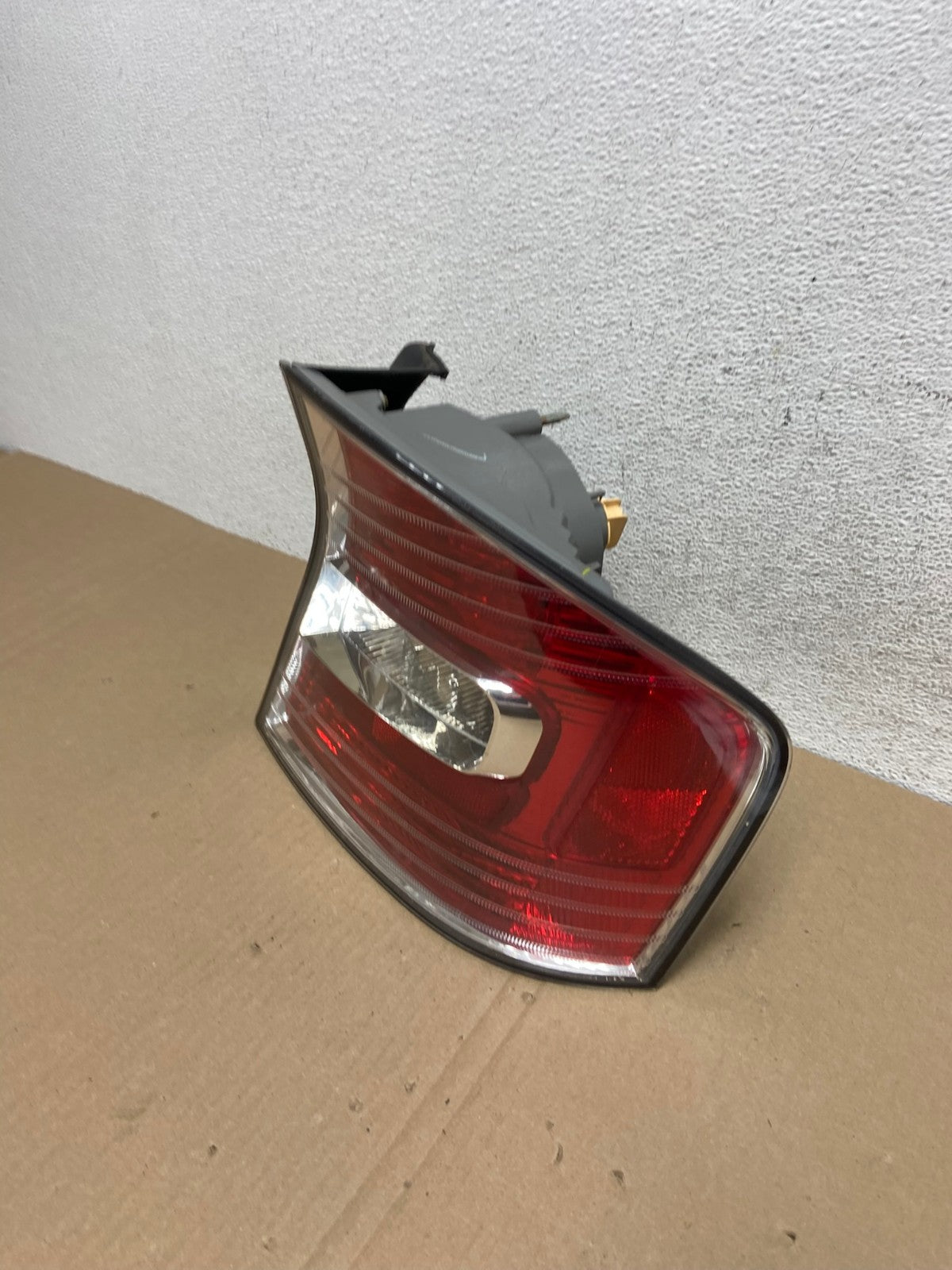 2005 to 2007 Subaru Legacy Outback Right Passenger RH Tail Light AE9435 LK1