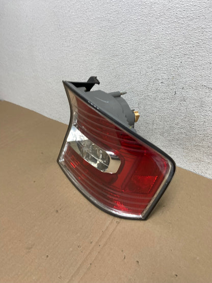 2005 to 2007 Subaru Legacy Outback Right Passenger RH Tail Light AE9435 LK1