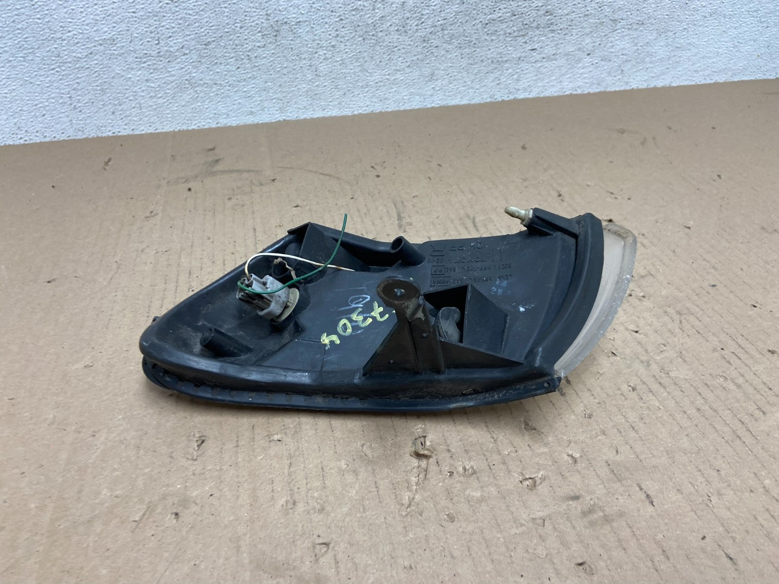 1993 to 1997 Toyota Corolla Right Passenger Corner Marker Turn Signal AE7304 DW5