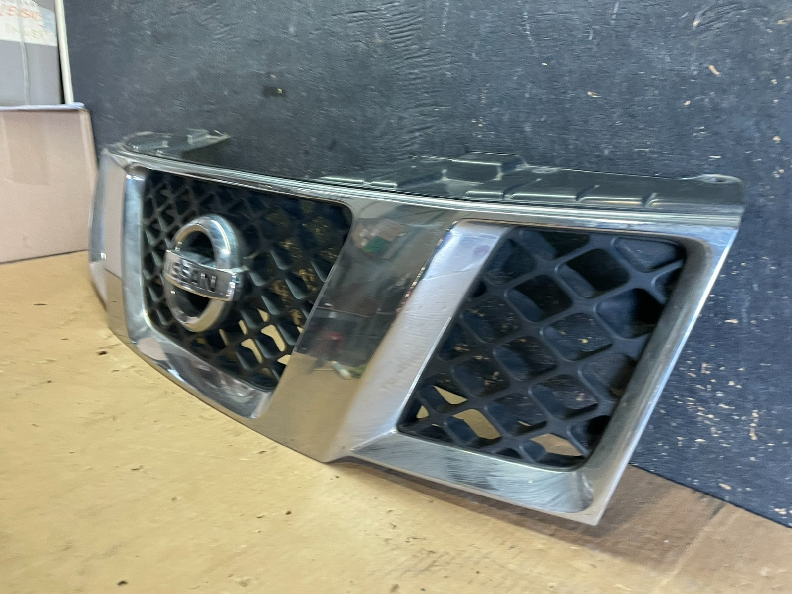 2005 2006 2007 Nissan Pathfinder Chrome Front Upper Grill Grille OEM AA2305 DG2
