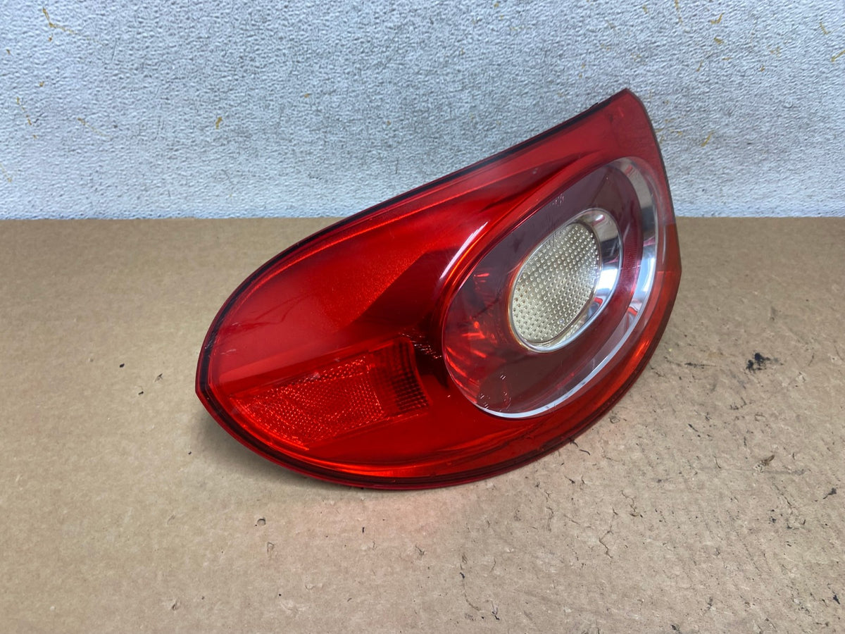 2009 to 2011 Volkswagen Tiguan Left Driver Side Tail Light AI3626 LK2