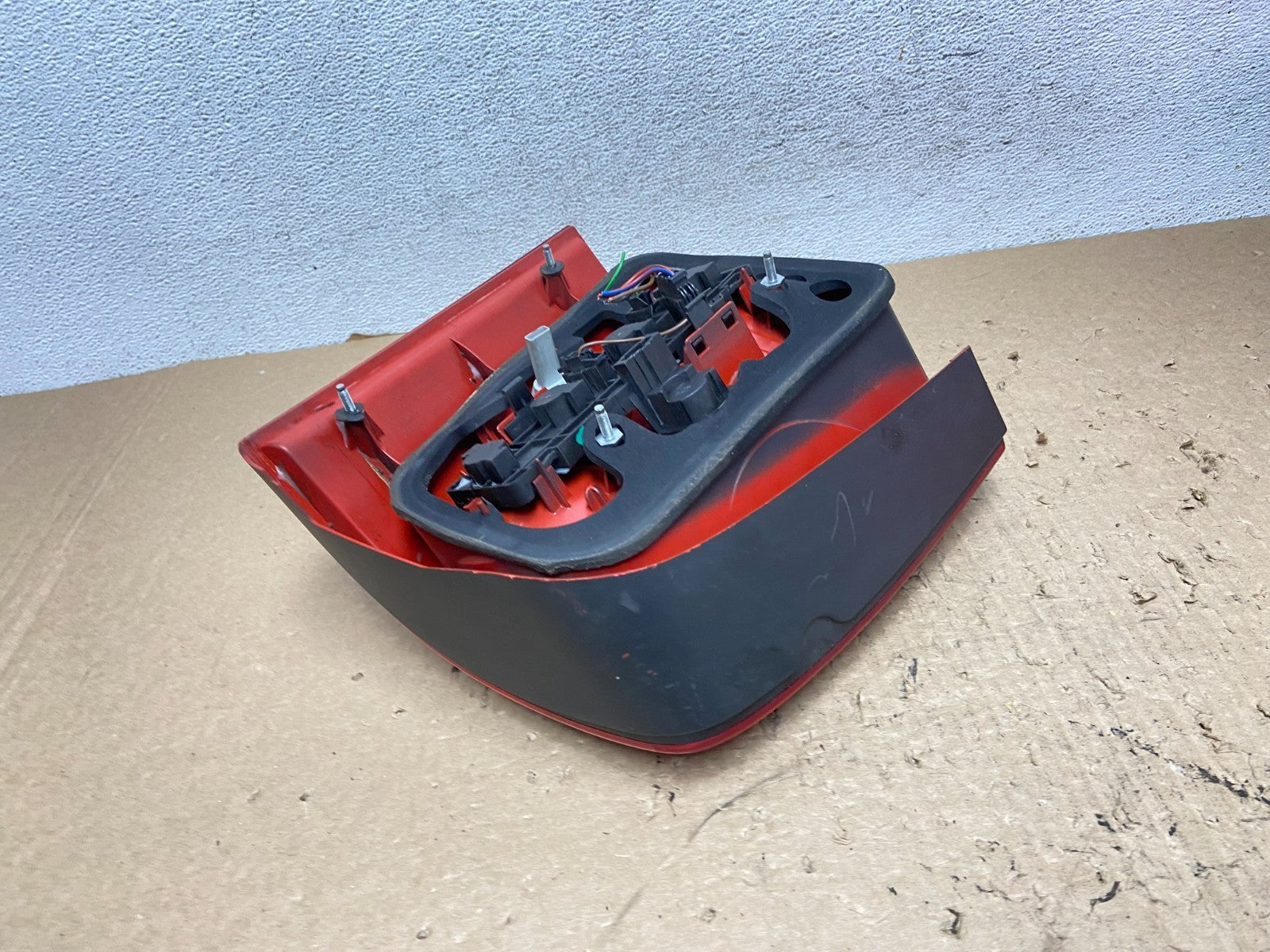 2000 to 2005 Volkswagen Passat B5 Wagon Left Driver Side Tail Light AF83575