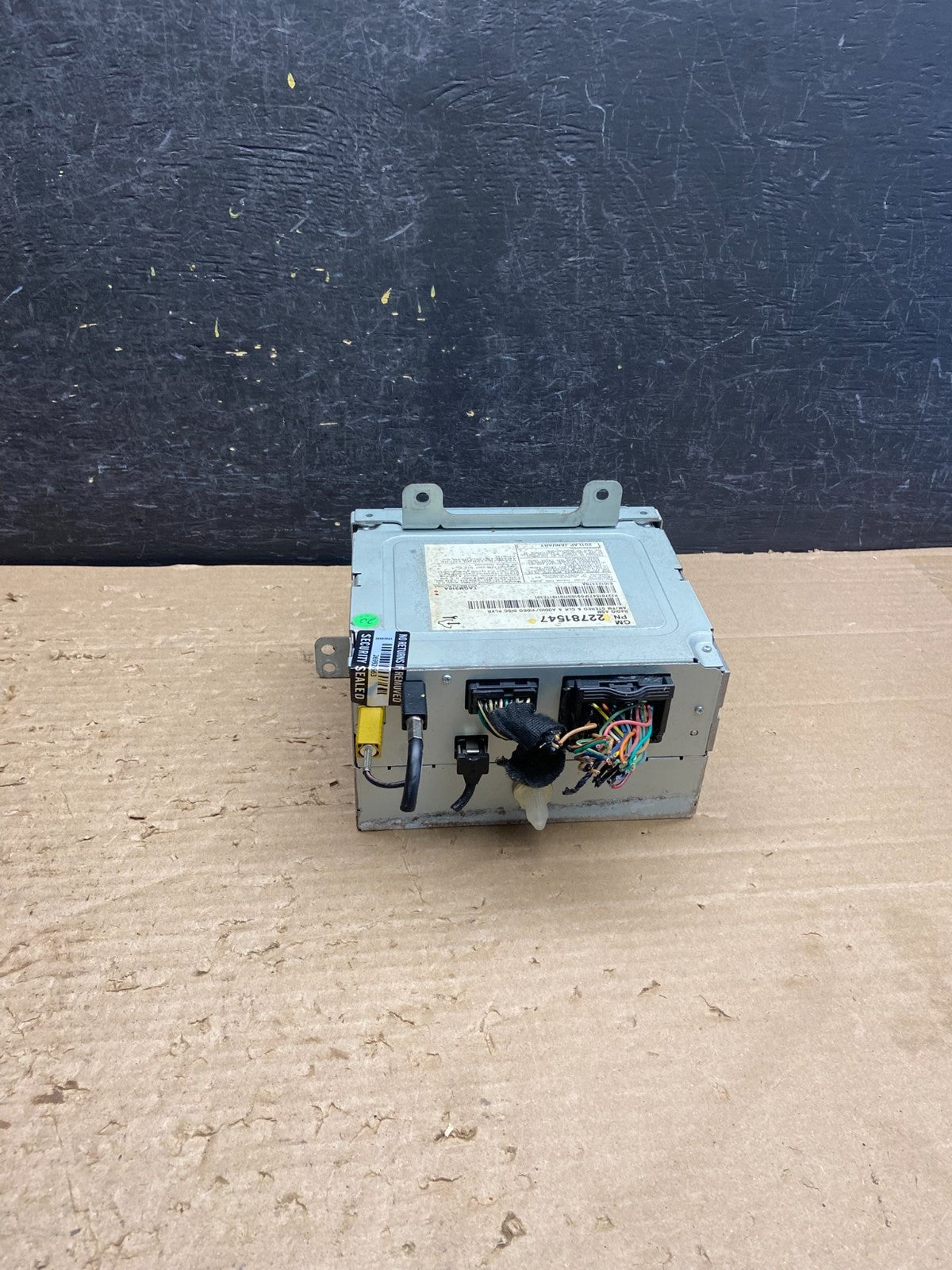 2010 to 2012 Cadillac SRX AM/FM/CD/MP3 Radio Head Unit Receiver AG8604 DG2