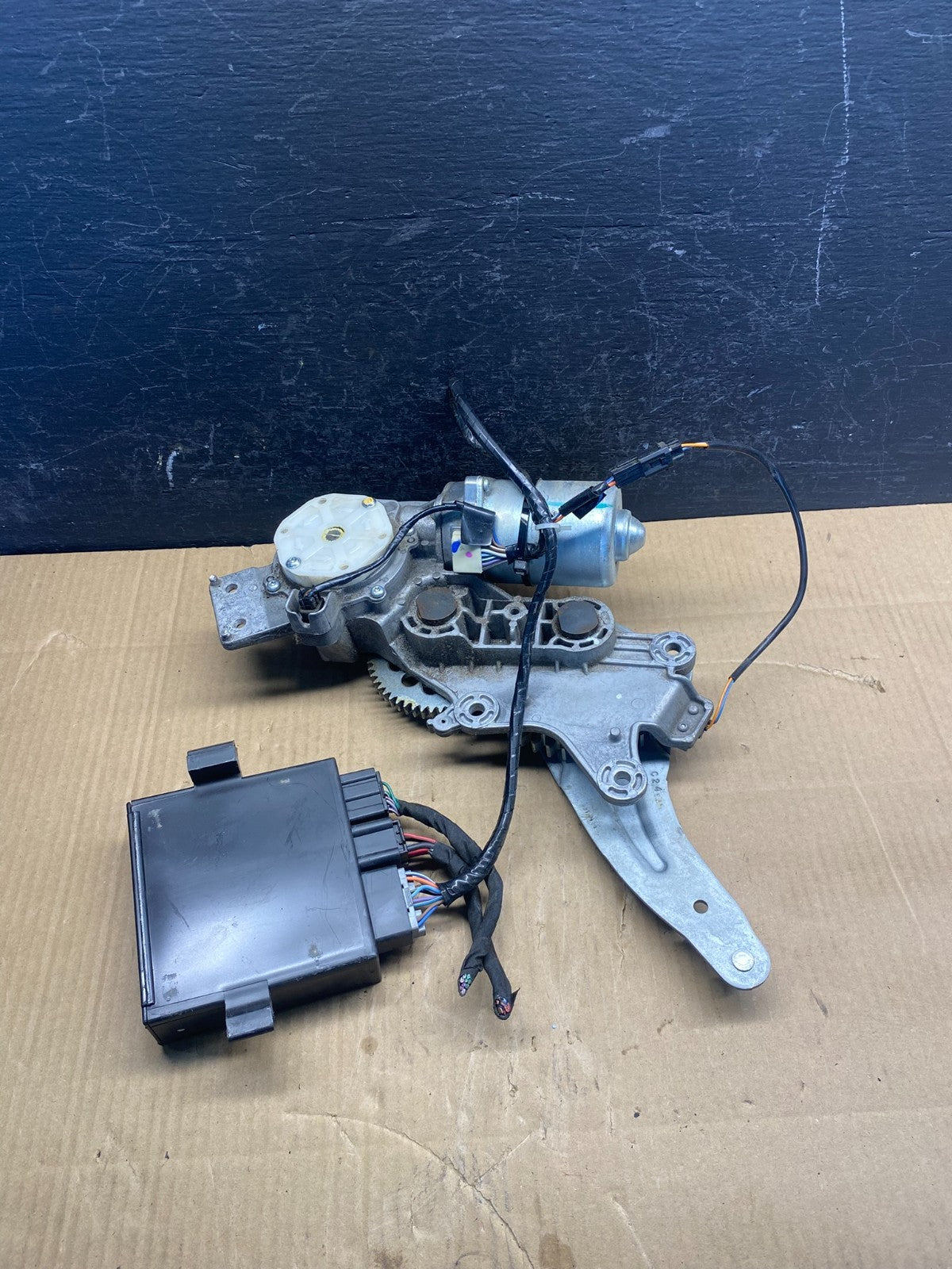 2009-2012 GMC Acadia Power Motor Liftgate Tailgate Control Module AD4905 DG0