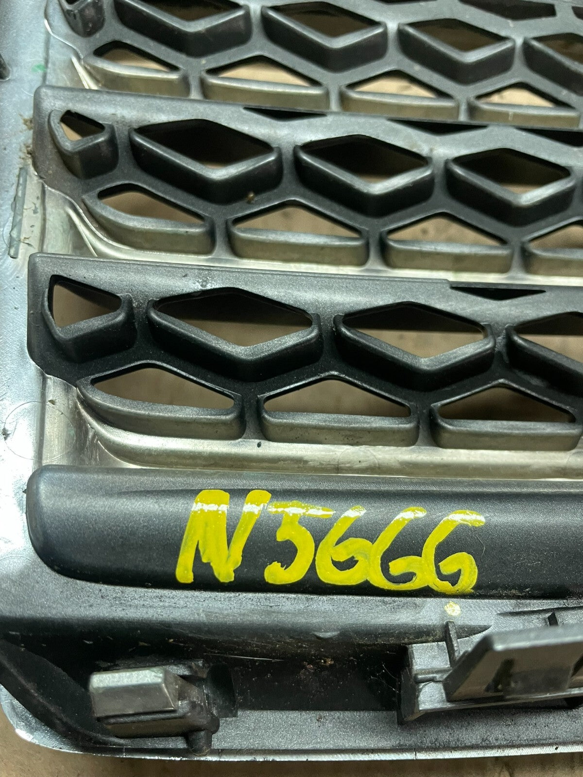 2009 to 2011 Nissan Maxima Front Upper Grill Grille N5666 DG11