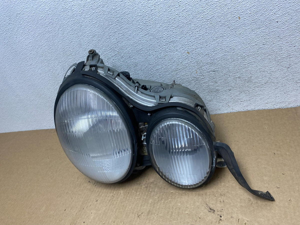 1996-1999 Mercedes E E320 E430 Right Passenger RH Side Headlight AF9631 DW1