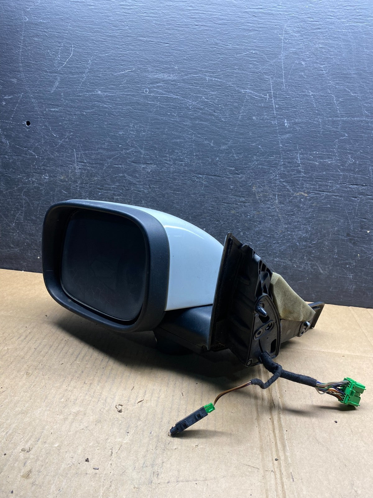 2007 - 2011 Volvo XC70 V70 Left Driver View Door Mirror AI9717 DG11