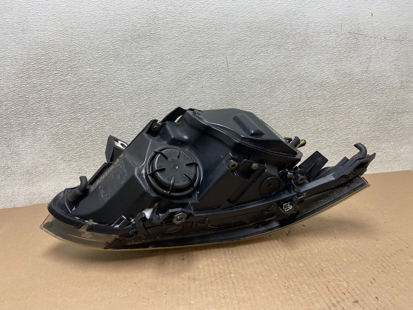 2004 to 2007 BMW 525i 5 Series Headlight Left LH Xenon AFS AB5946 DW5