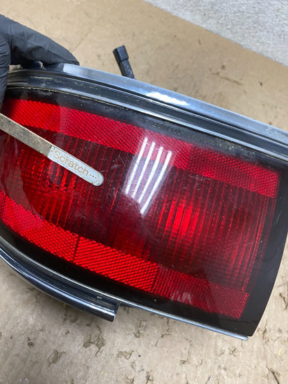 1992-1996 Buick Lesabre Right Passenger Rh Side Tail Light Oem X2365 DW3