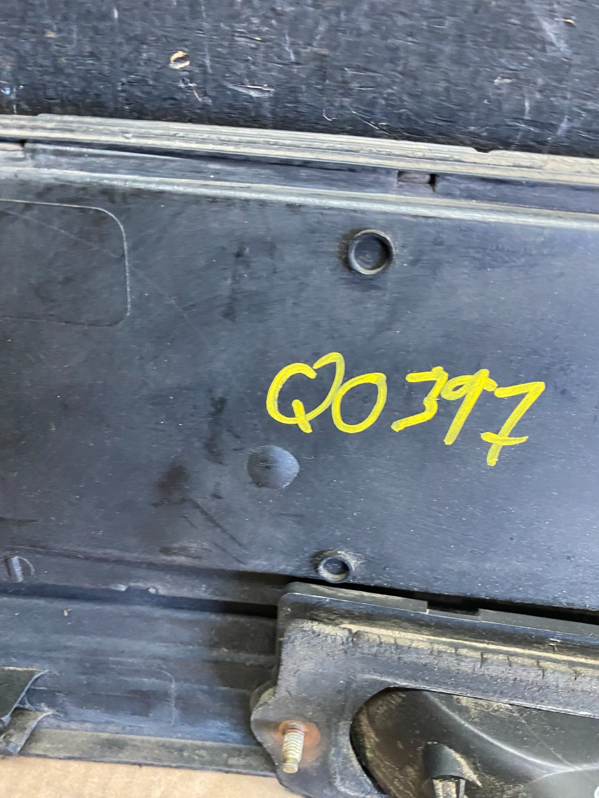 1993 to 1995 Mitsubishi Diamante Wagon Center Tail Light Lamp Liftgate q0397 DG13