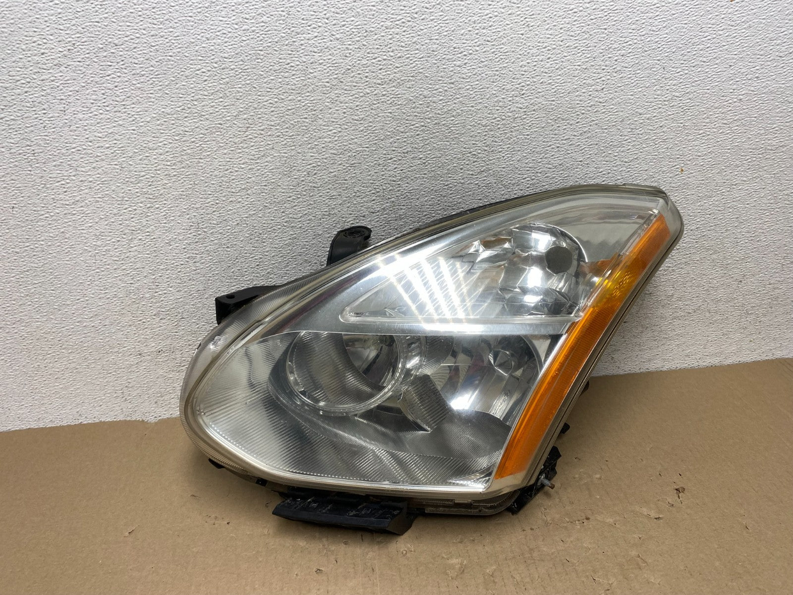 2008 to 2013 Nissan Rogue HID Xenon Headlight Left Driver Lh Side AG6910 DW0