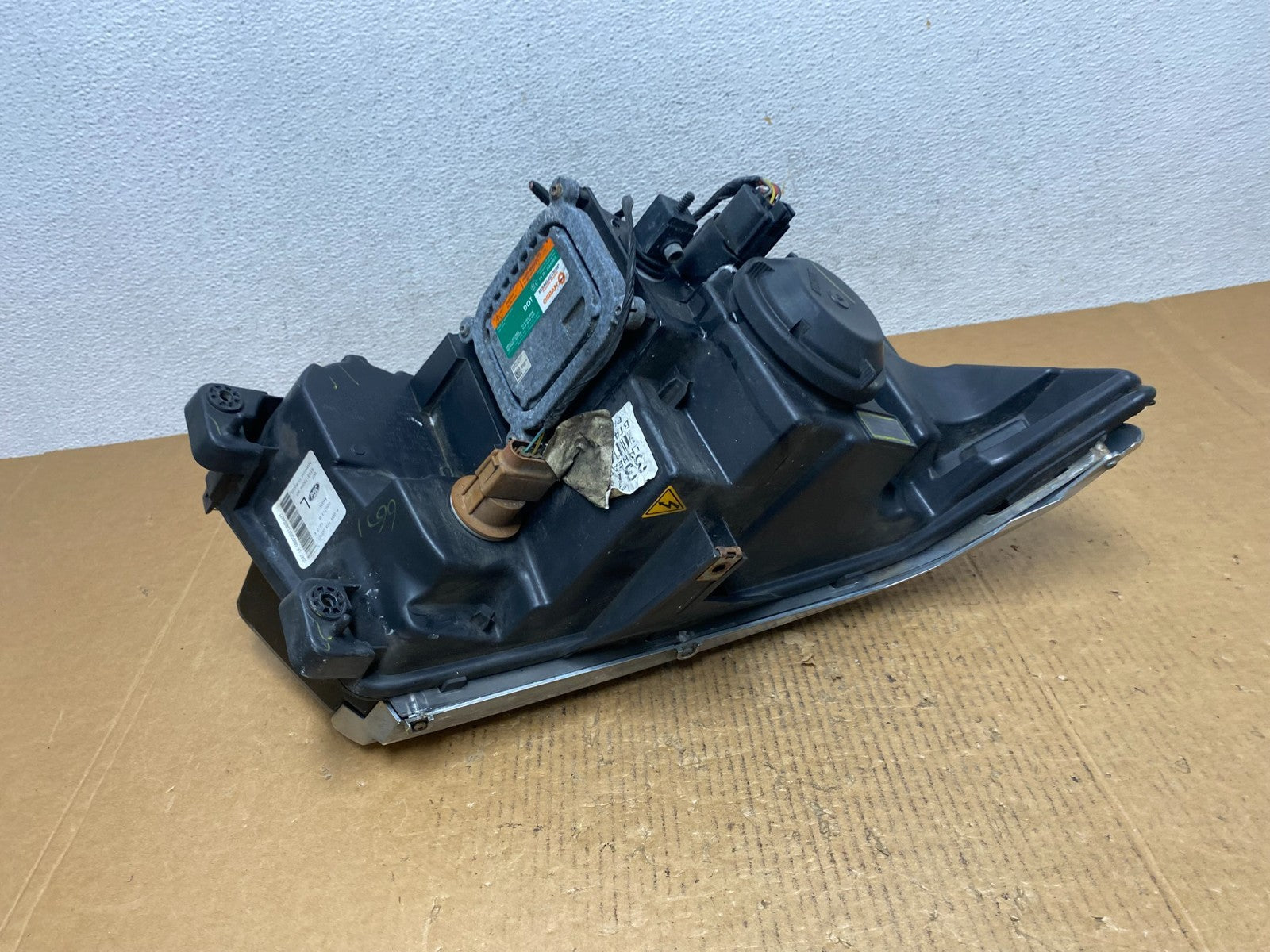2011 to 2014 Ford Edge Front Left Driver Side Headlight Xenon AE1415 DW4