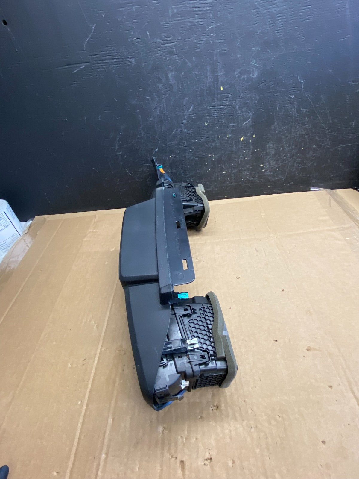 2020 to 2023 Ford Explorer Console Radio Display Screen Air Vents AD2100 DG2
