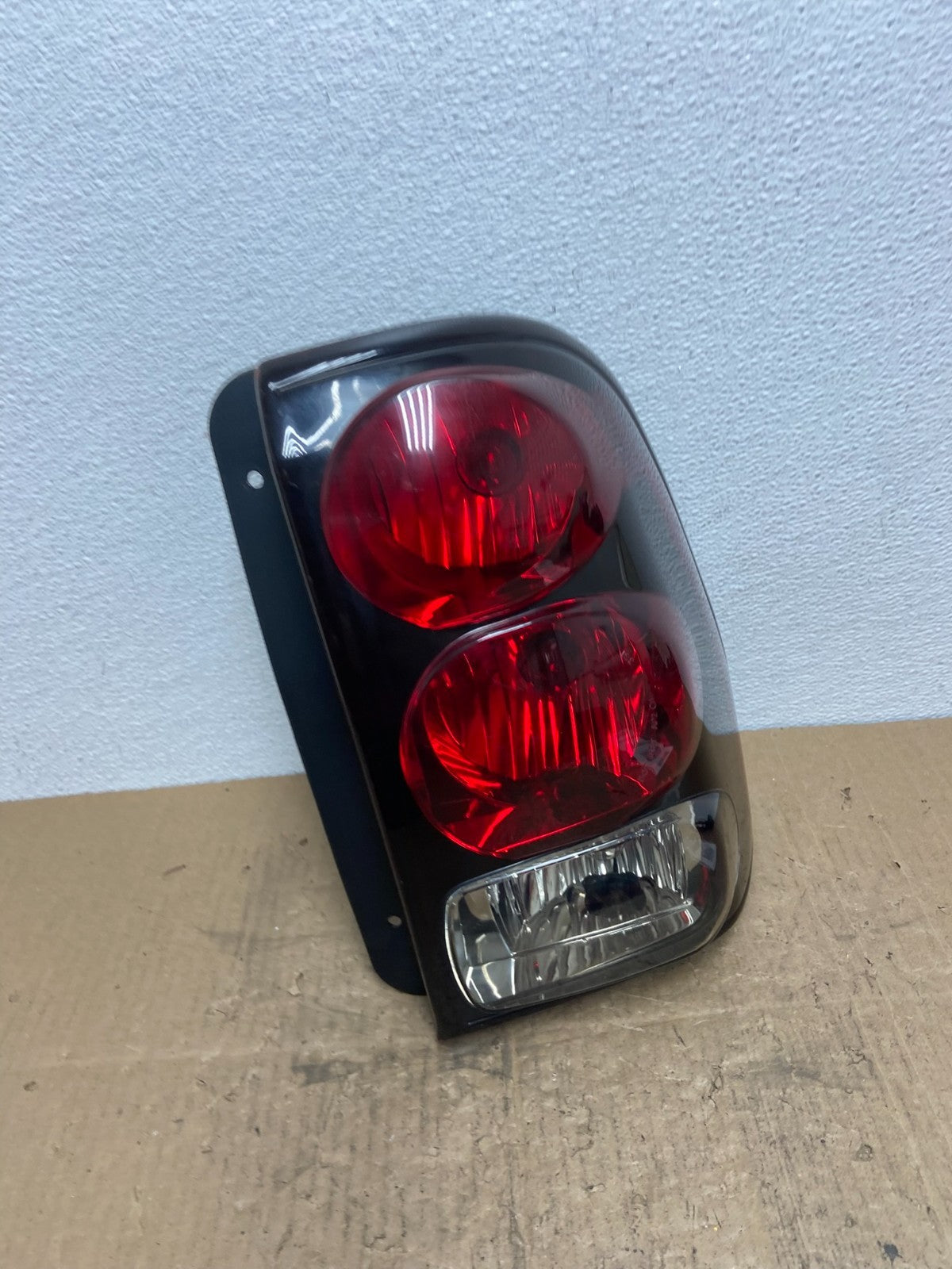 2002 to 2009 Chevrolet Trailblazer Right Passenger Rh Tail Light AB8512 DW2