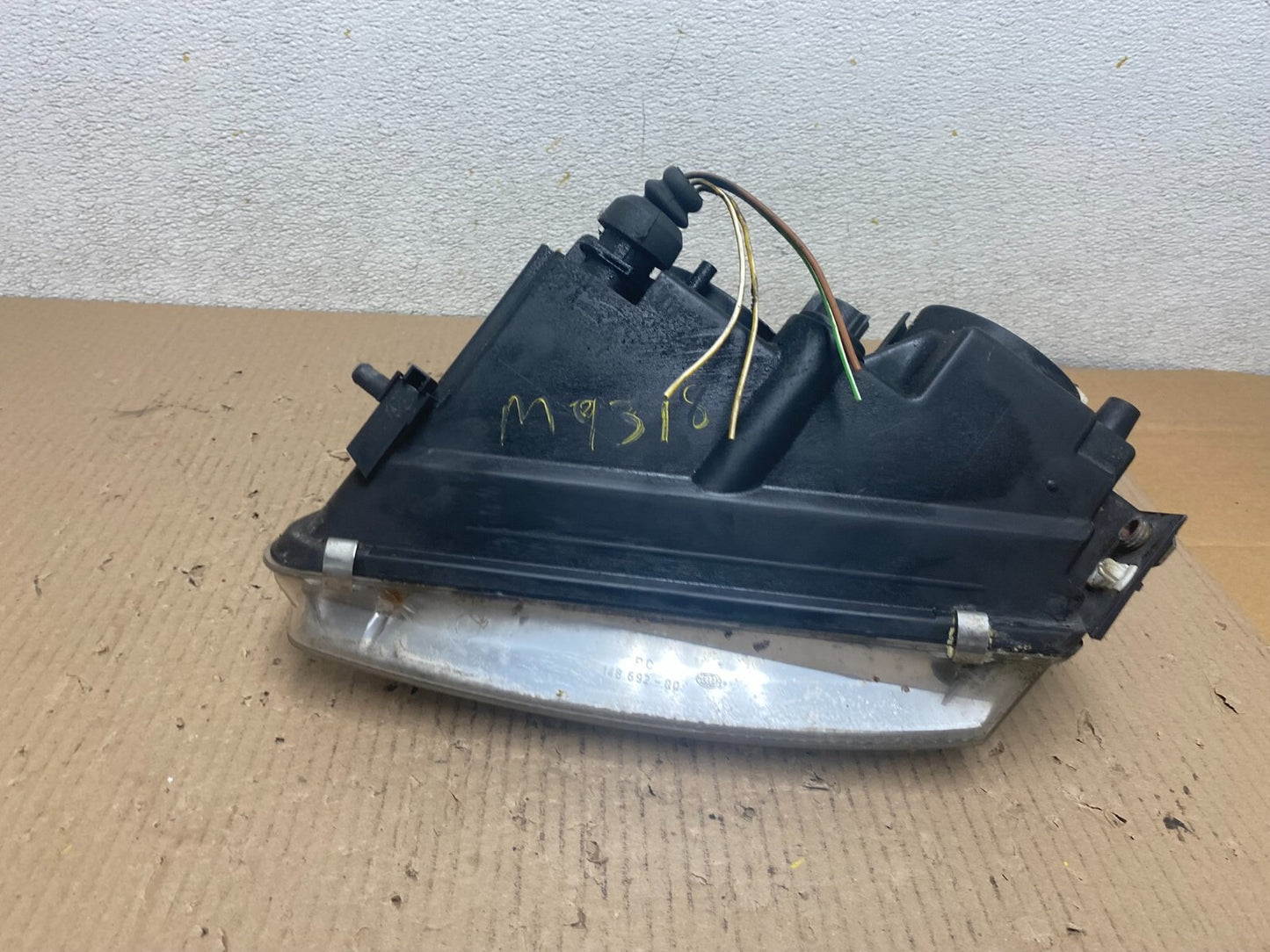 1998 to 2001 Volkswagen Passat Right Side Headlight OEM M9318 DW10