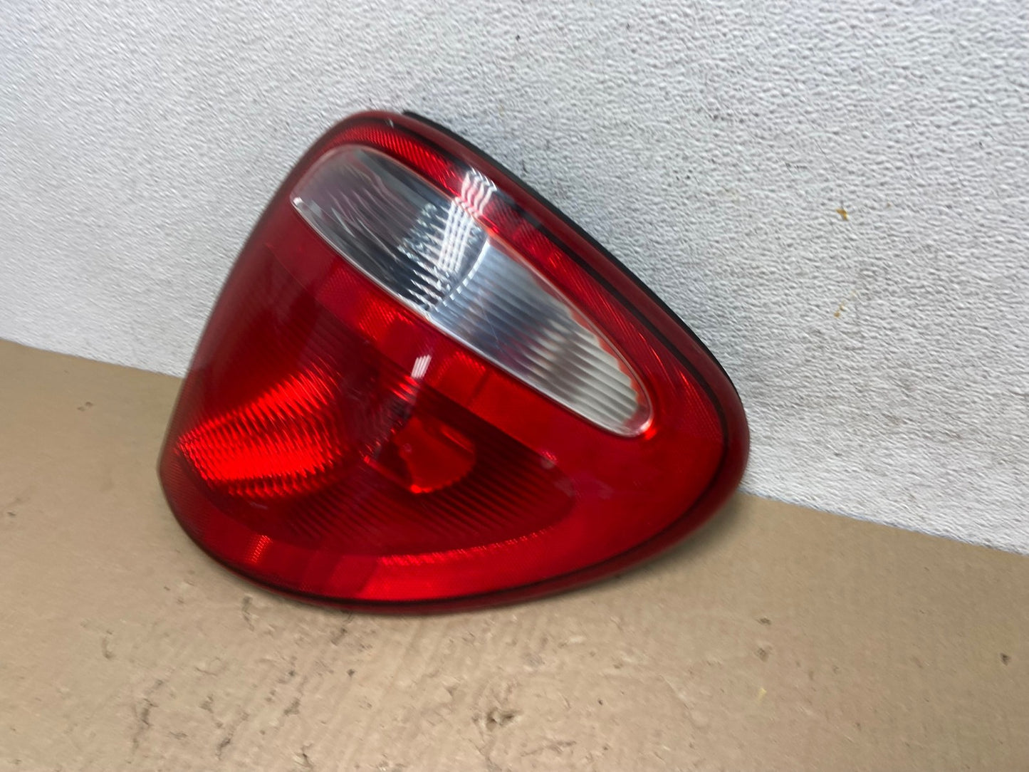 2004 - 2007 Dodge Grand Caravan Right Passenger Side Tail Light AE9796 LK1