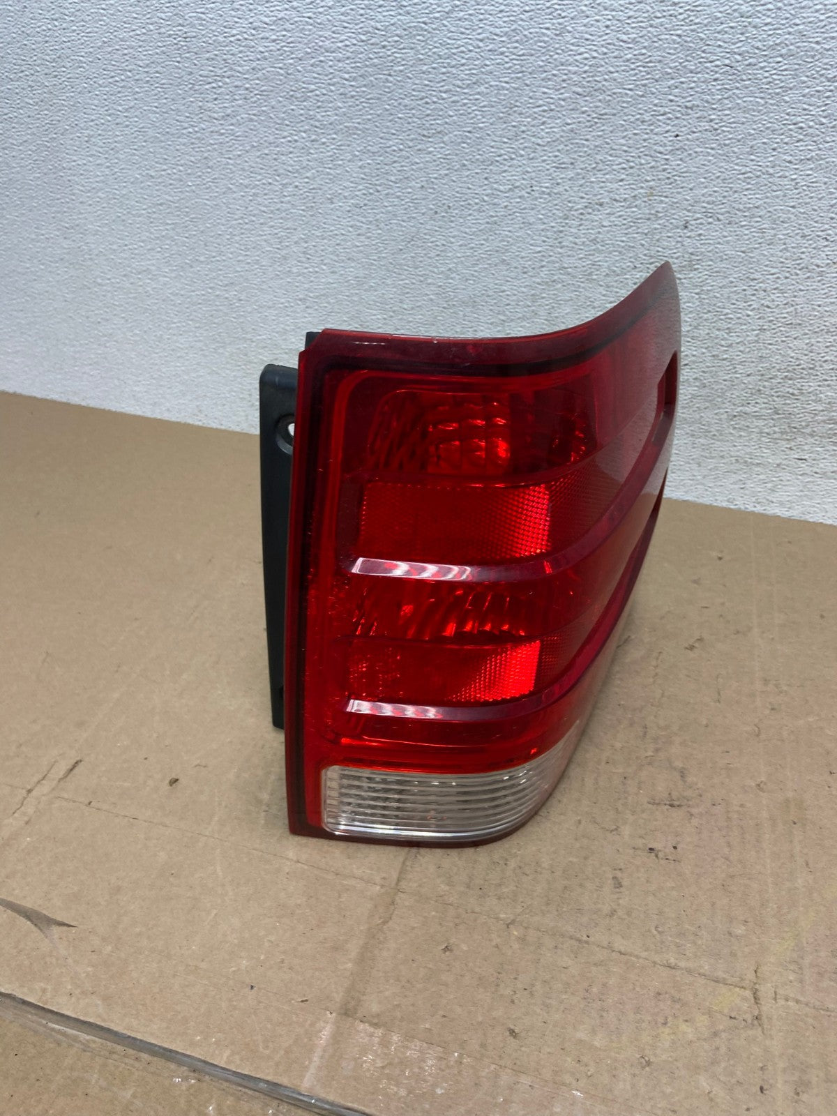 2003 2004 2005 2006 Ford Expedition Right Passenger Rh Tail light AE6838 LK2