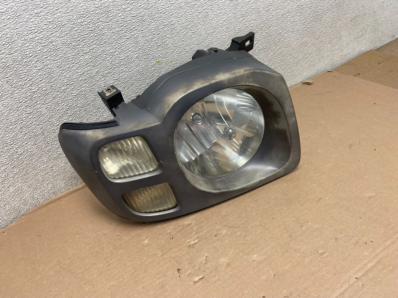 2002 2003 2004 Nissan Xterra Right Passenger RH Side Headlight OEM AA9881 DW2