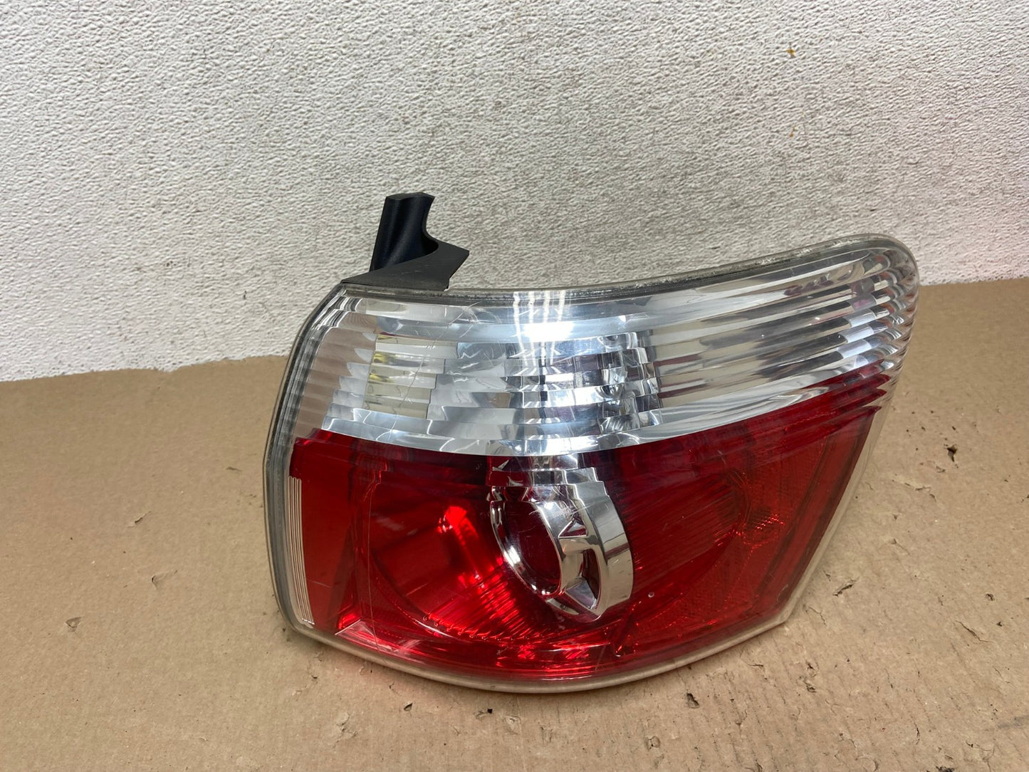 2007 to 2012 GMC Acadia Halogen Tail Light Right Passenger RH Side AG6960 LK0