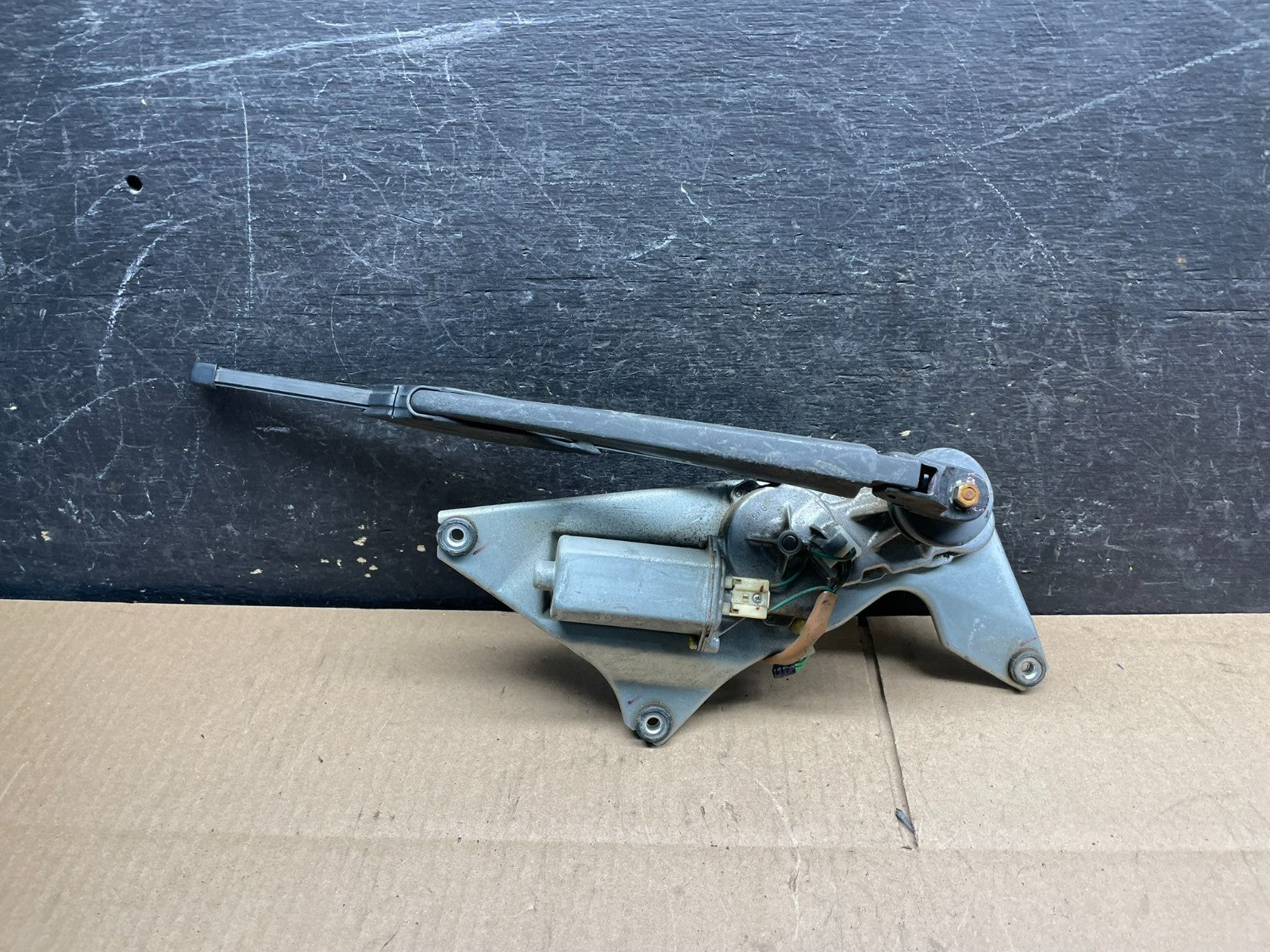2003 to 2011 Honda Element Rear Windshield Washer Wiper Motor v9074 DG0