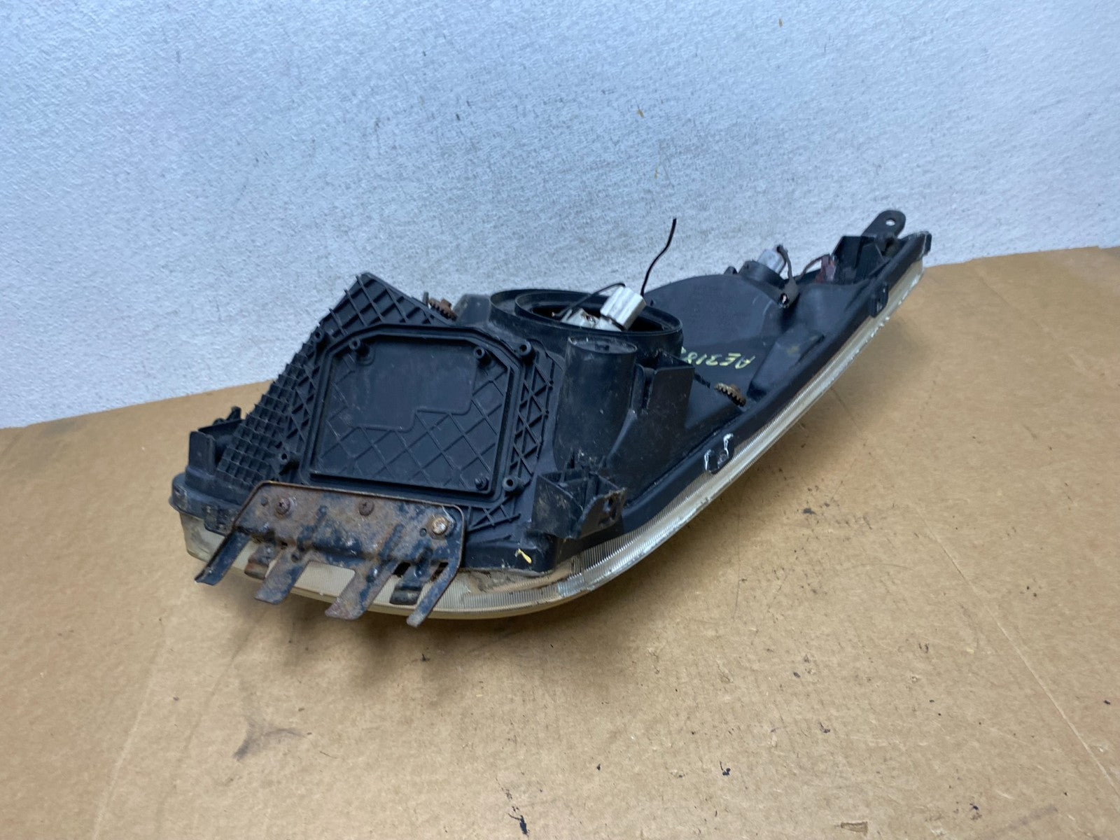 2004-2005 Toyota Prius Right Passenger RH Halogen Headlight AE3182 DW7