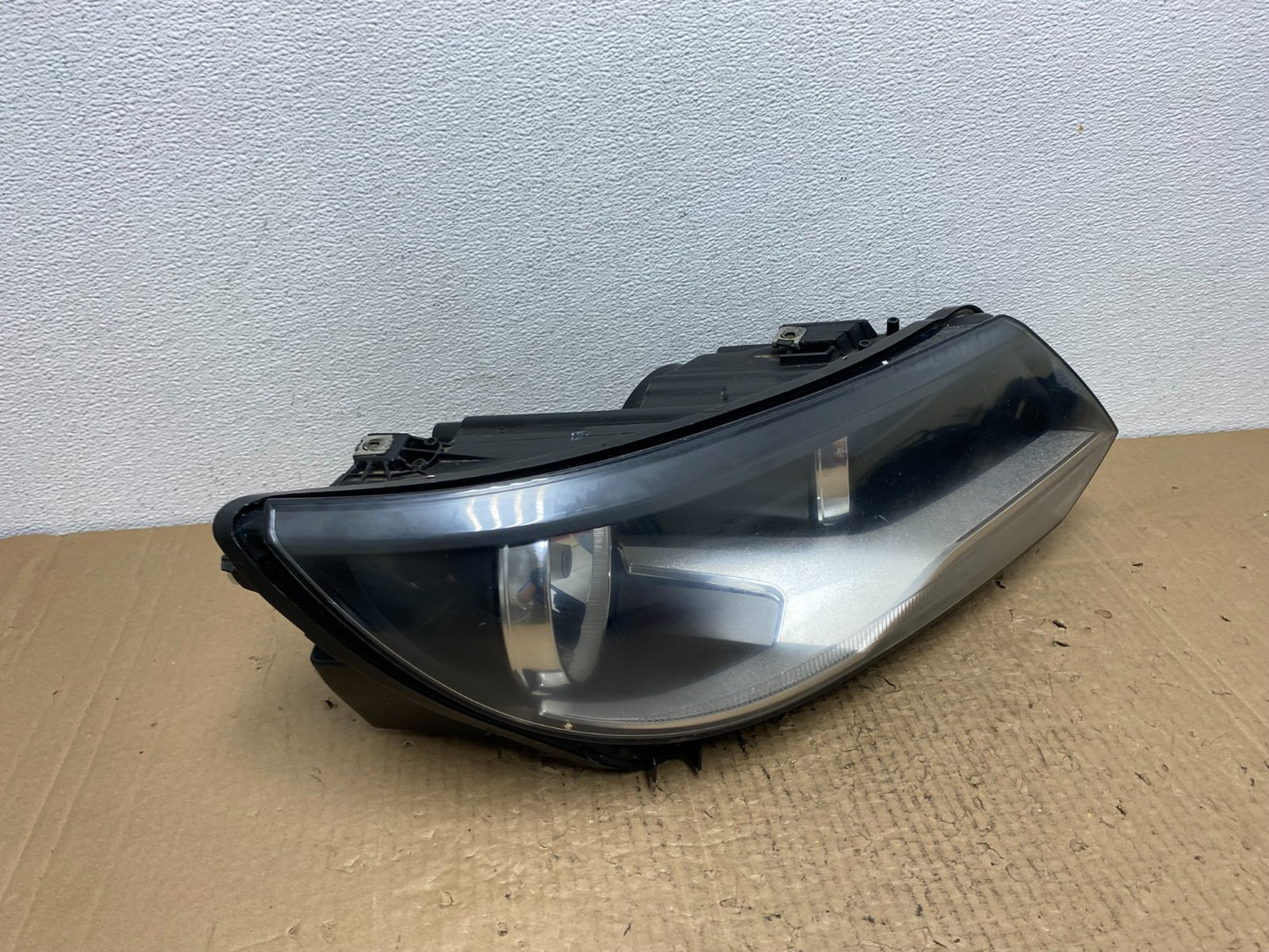 2012 to 2018 Volkswagen Tiguan Right Passenger RH Halogen Headlight AC4035 DW2