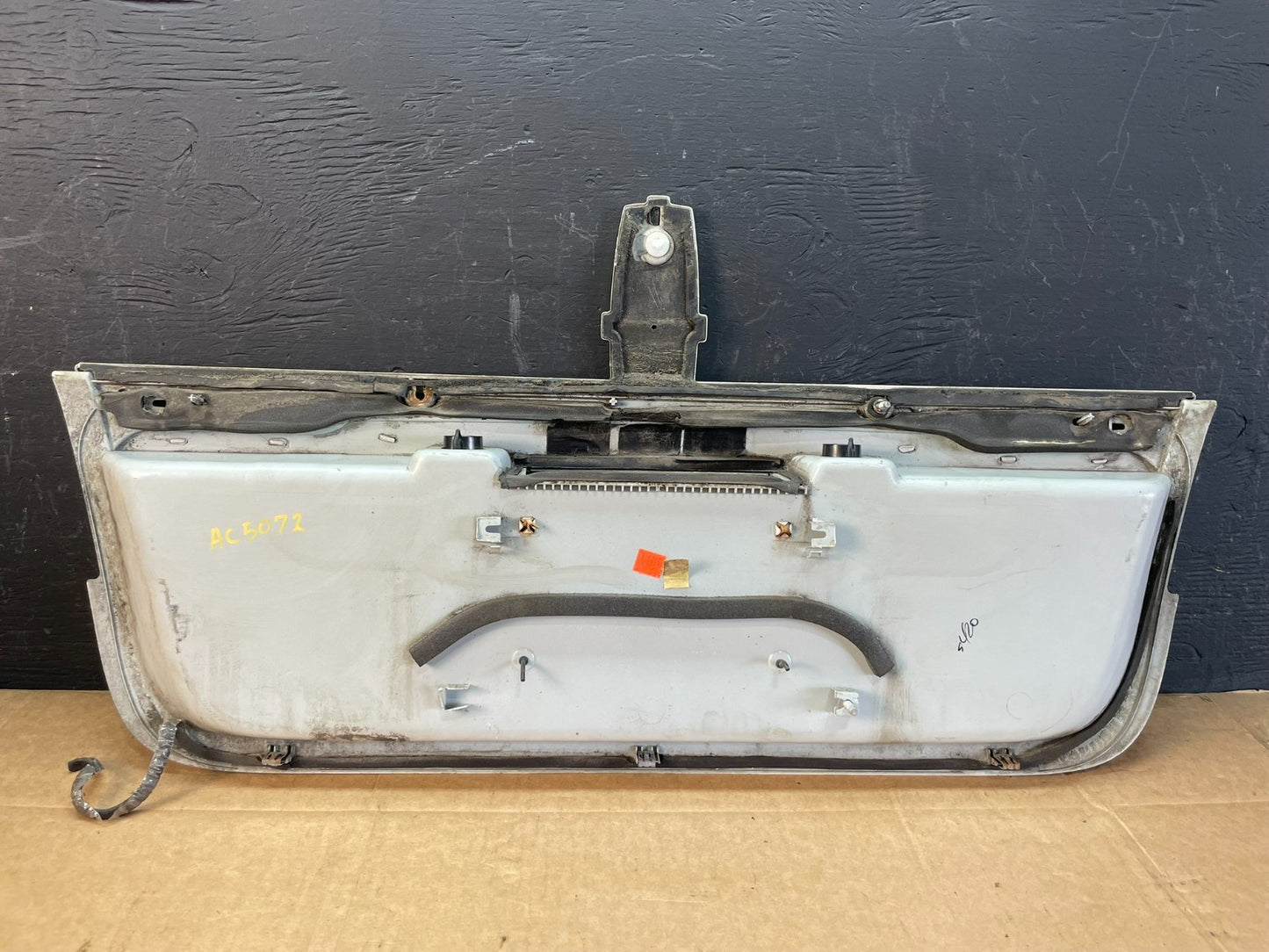 2007 to 2014 Lincoln Navigator Trunk Liftgate License Plate AC5072 DG5