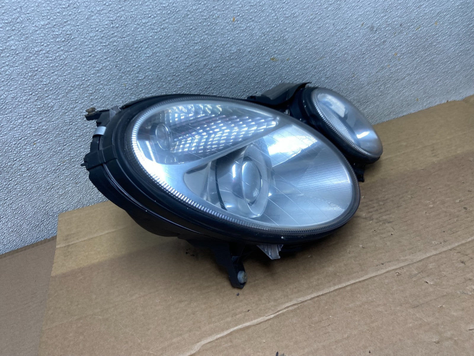 2003-2006 Mercedes E E320 E350 Class Right Passenger Halogen Headlight AB5079 DW2