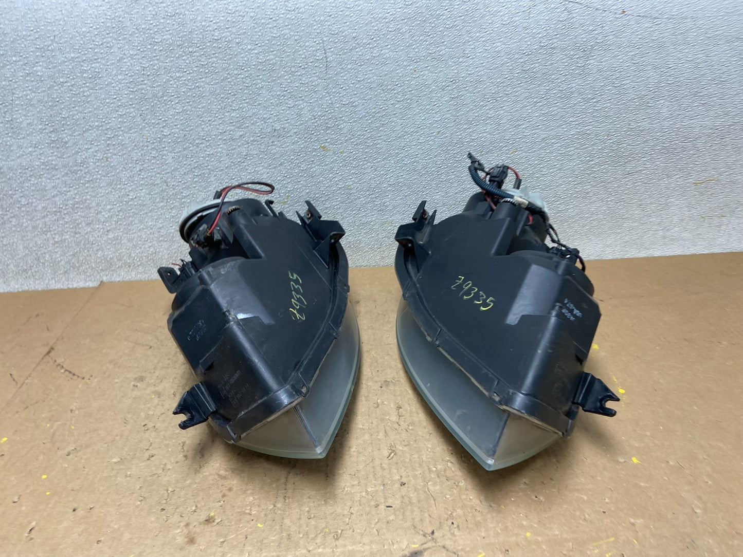 2005 to 2006 Nissan Altima Left+Right Side Set Halogen Headlights OEM Z9335 DW10