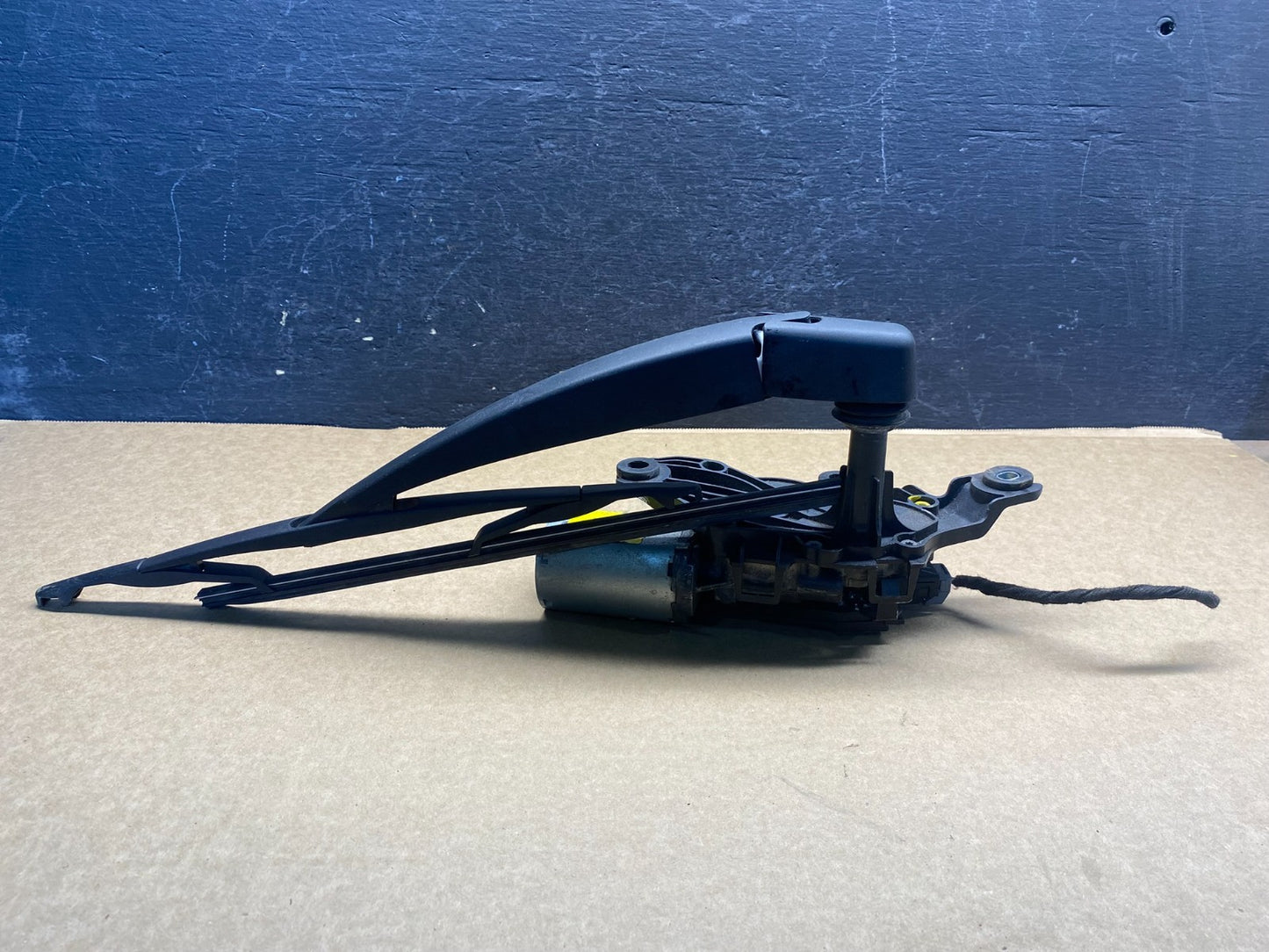 2013 to 2019 Ford Escape Rear Windshield Wiper Motor AF4211 DW3