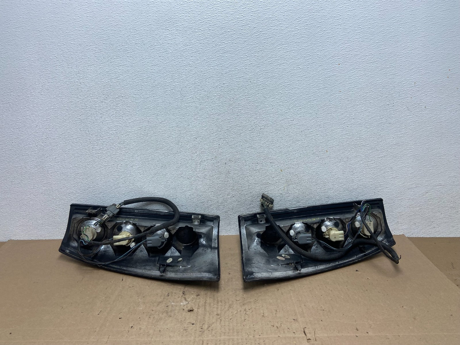 2002 to 2006 Chevrolet Avalanche Left+Right Set Tail Lights ae6488 DG5