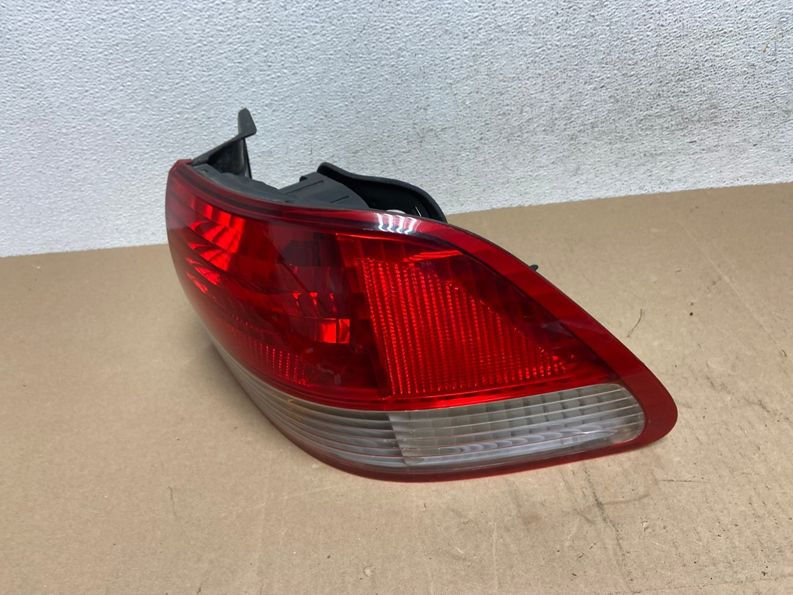2001 to 2002 Honda Accord Sedan 4door Right Passenger Tail Light AE6685 LK1