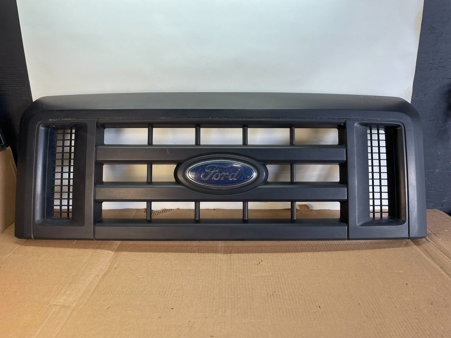 2008 to 2014 Ford Econoline E150 E250 Front Upper Chrome Grill Grille ag3140 DG0