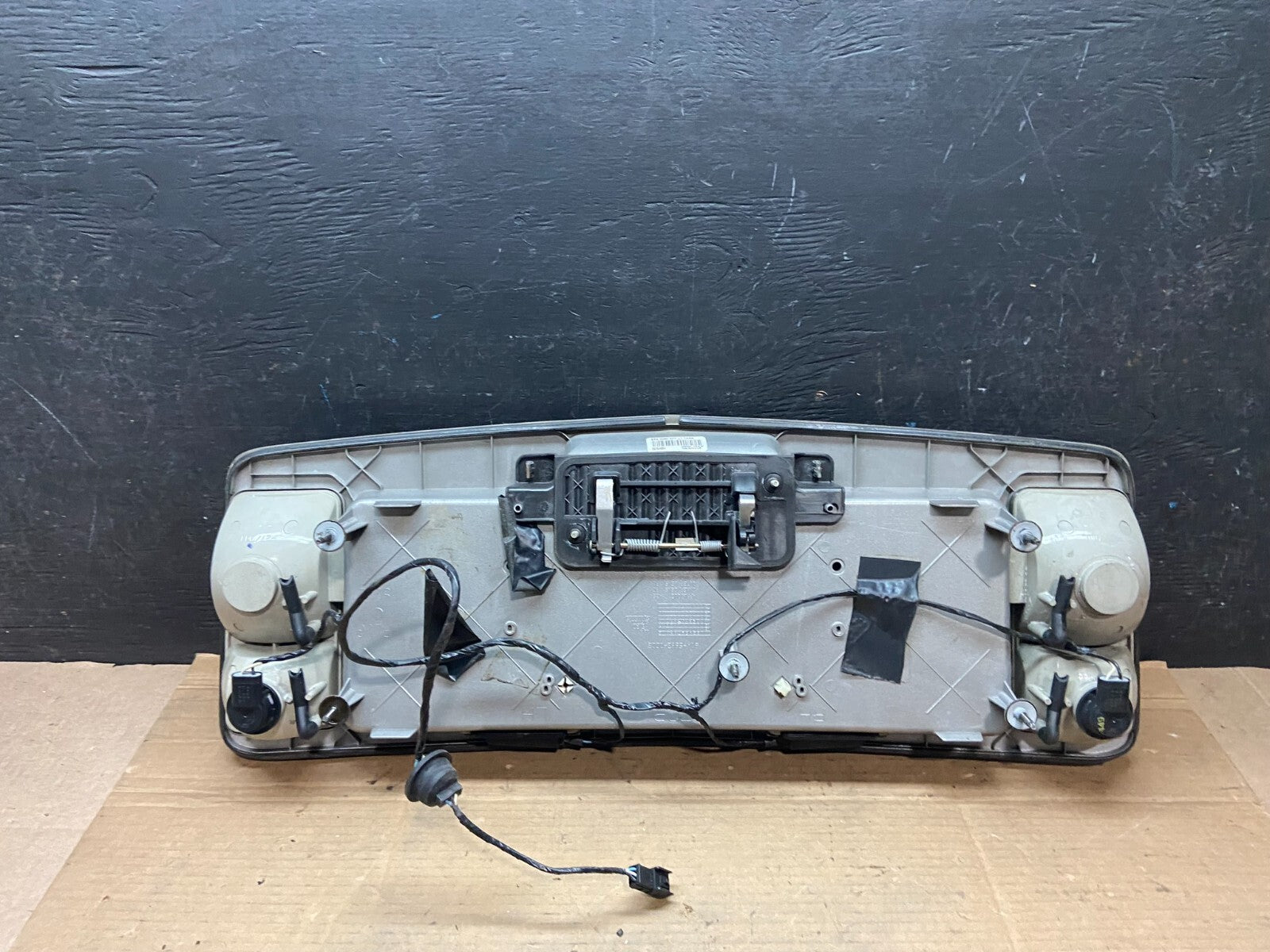 2004-2009 Cadillac SRX Trunk Panel Lid Backup License Plate i3034 PS7