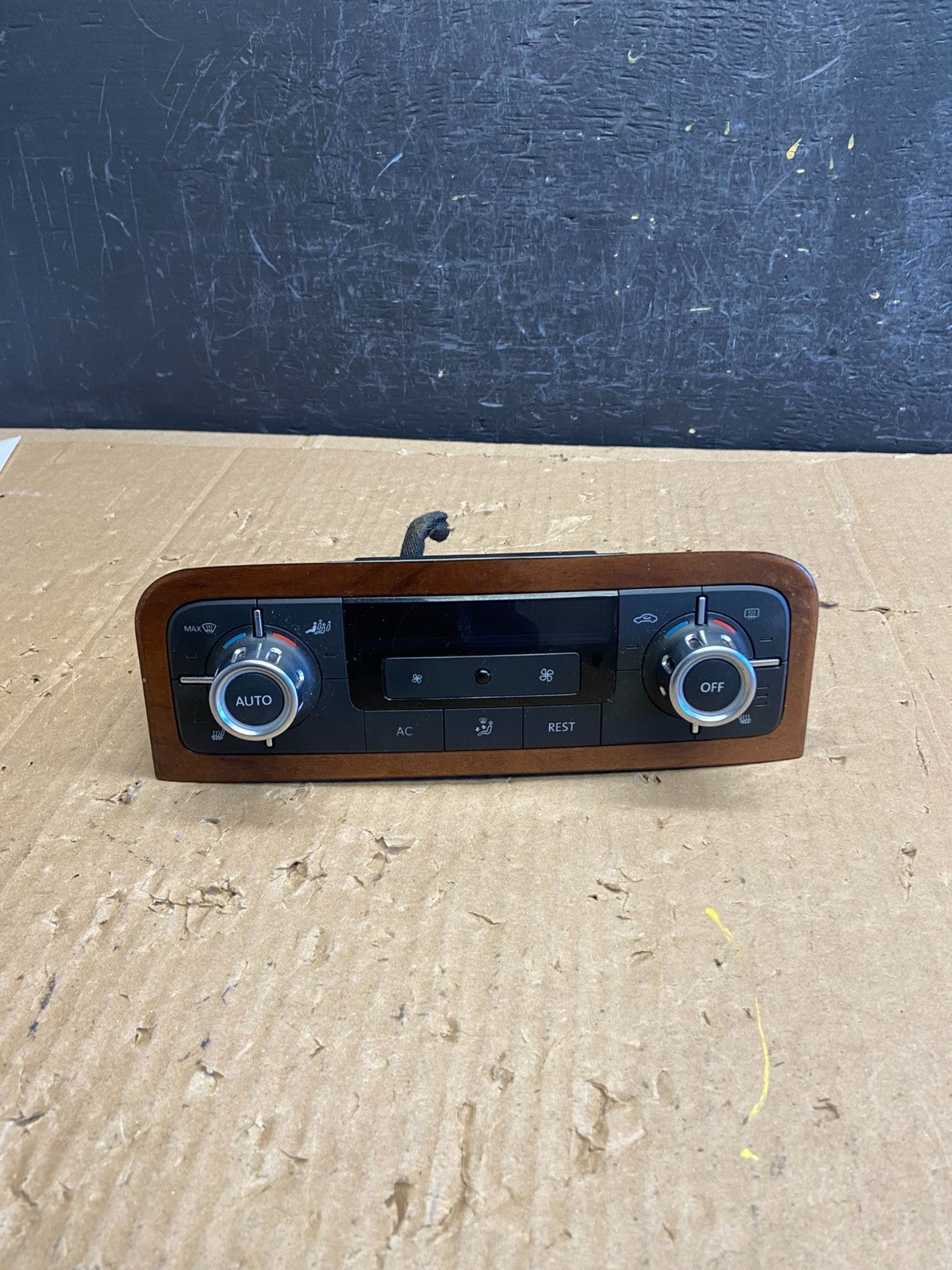 2011 - 2017 Volkswagen Touareg Center Climate Control Panel AC Heater ad6792 DG0