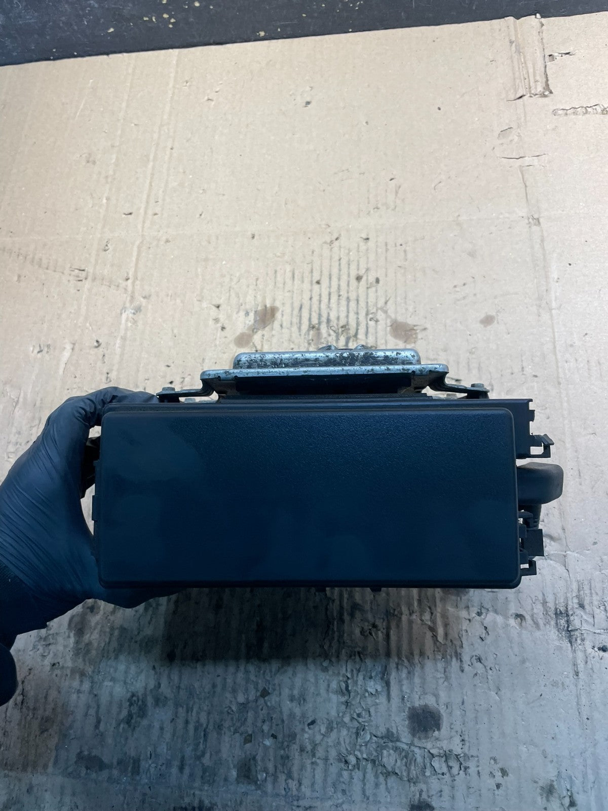 2004 2005 Dodge Durango Fusebox Fuse Box Relay Body BCM Module V2117 DG4