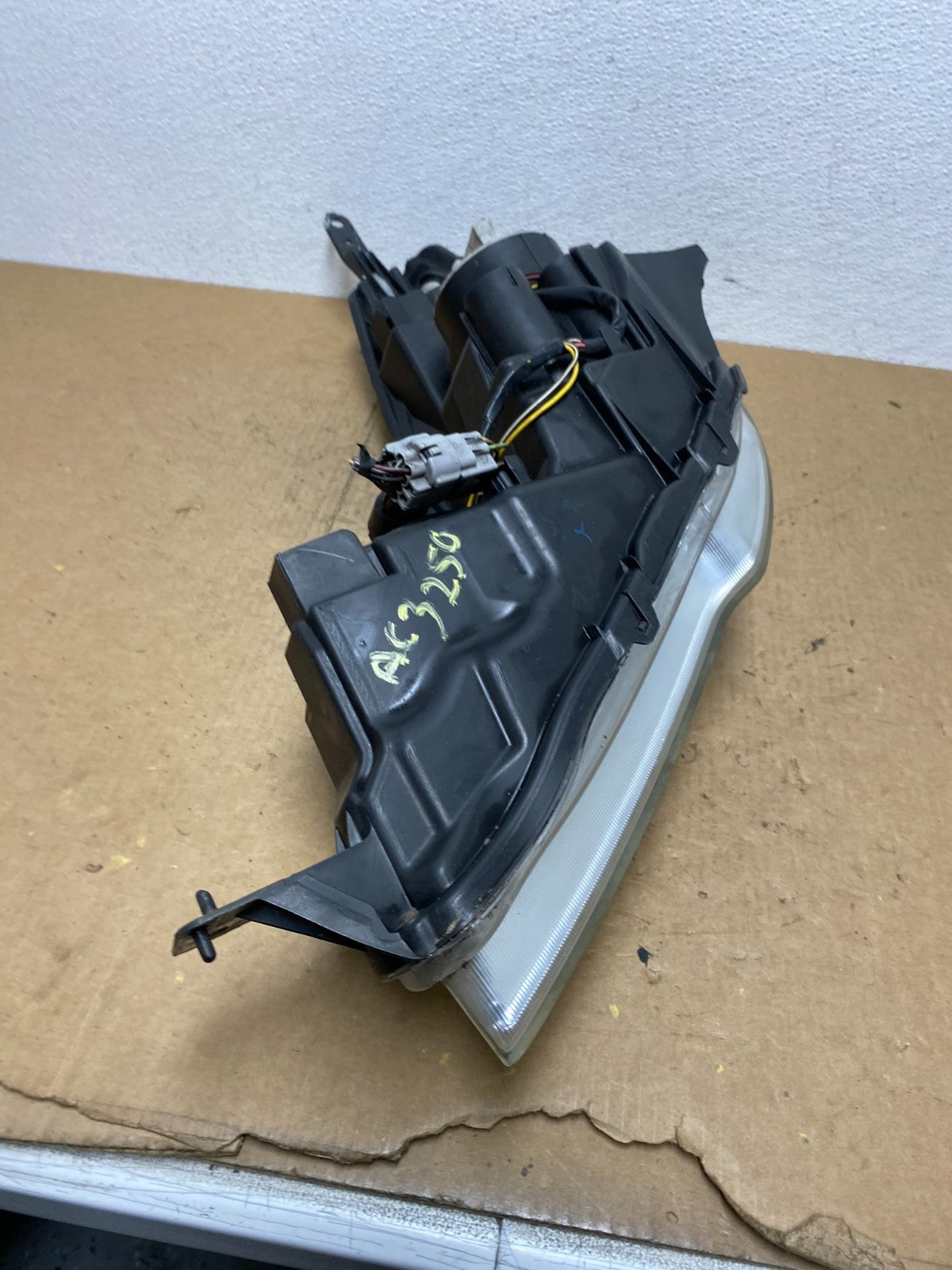 2010-2012 Subaru Legacy Outback Right Passenger Headlight Oem AC3250 DW8