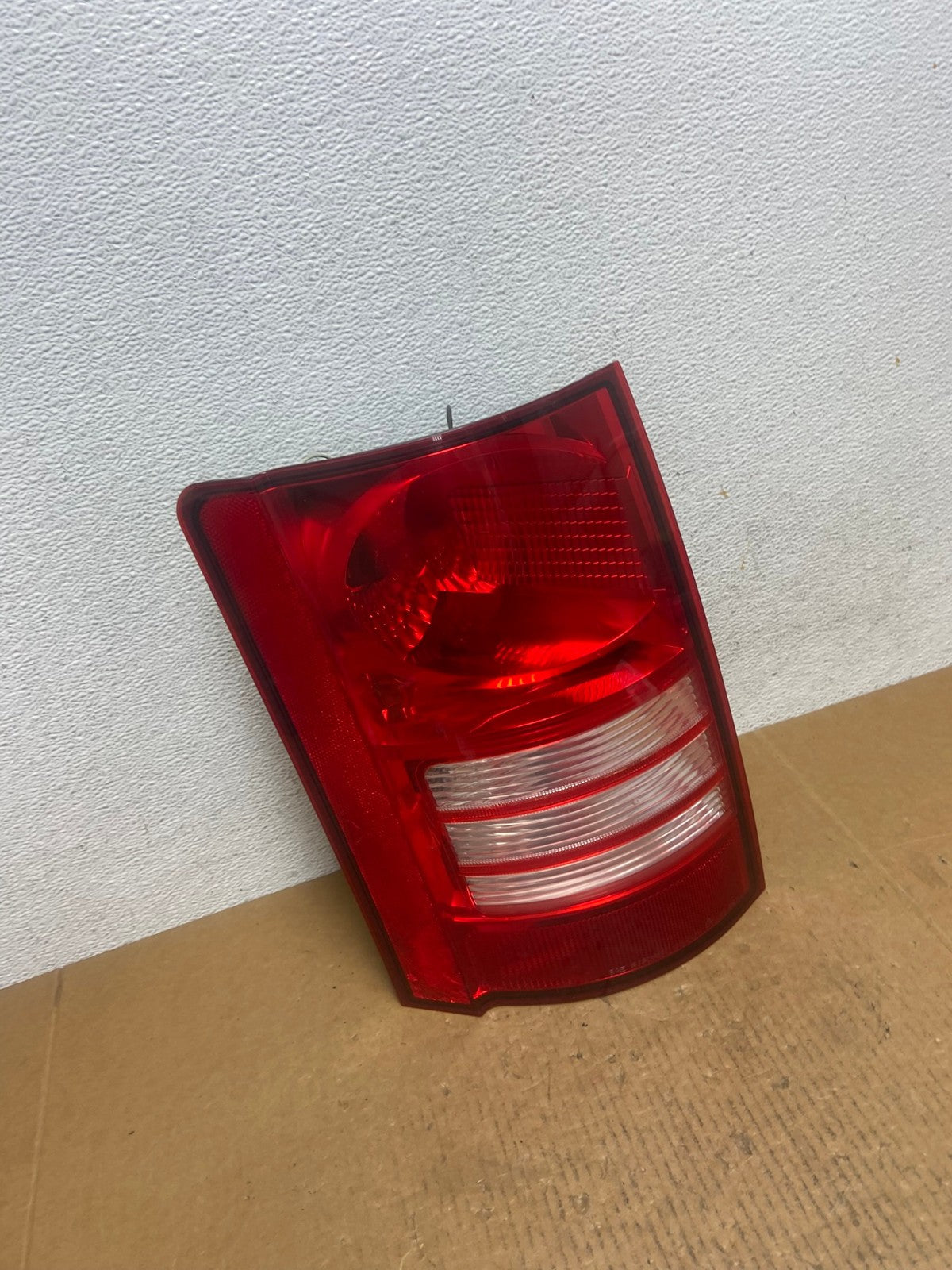 2008-2010 Chrysler Town and Country Left Driver Tail Light AE0538 LK2