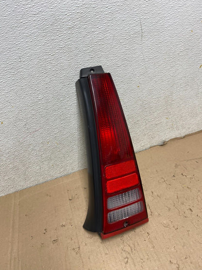 1986 - 1991 Ford Taurus Wagon Right Passenger RH Side Tail Light i8647 DG Oem2
