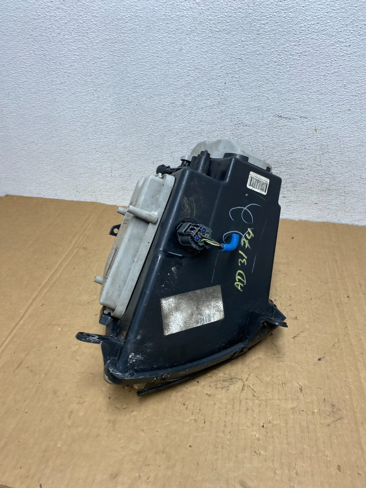 2005 - 2011 Cadillac STS Right Passenger RH Side Xenon Headlight AD3174 DW9