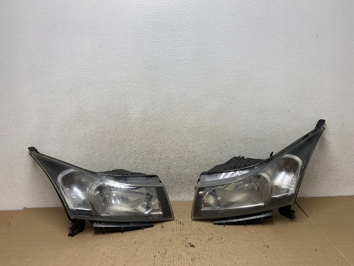 2011 to 2015 Chevrolet Cruze Halogen Left+Right Set Headlights AI2495 LK0